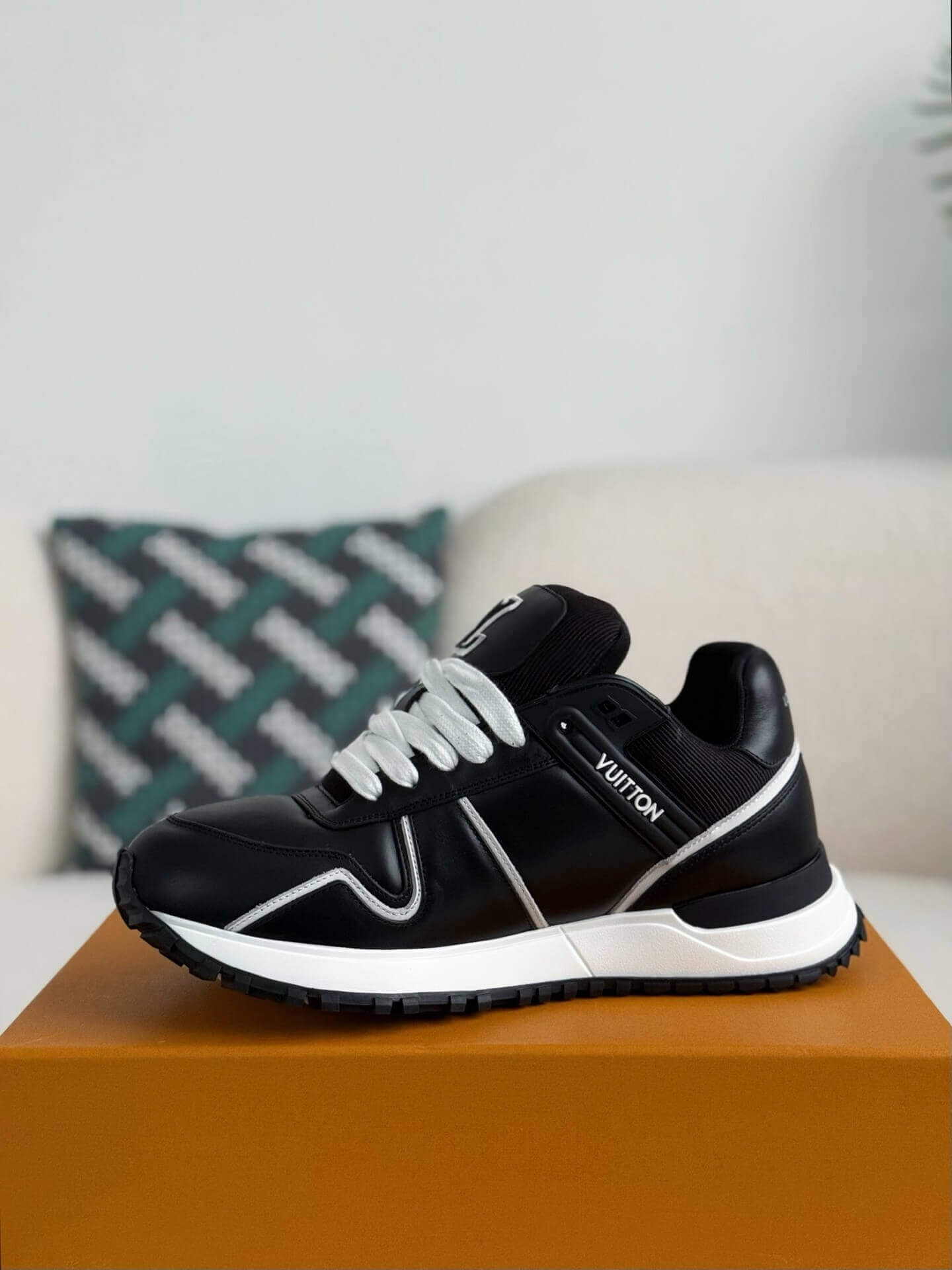 Black Run Away Maxi Sneakers - Wolvess