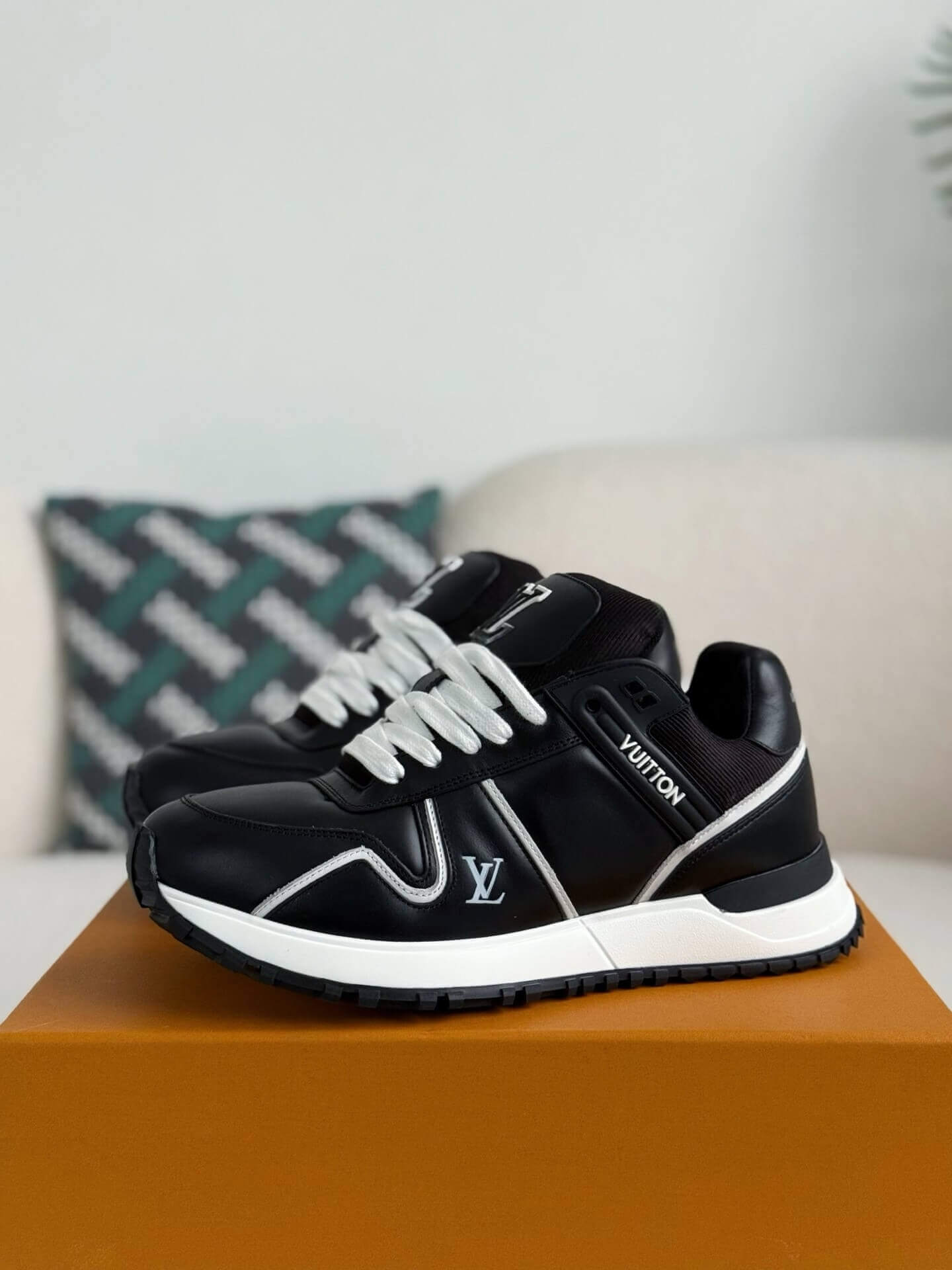 Black Run Away Maxi Sneakers - Wolvess