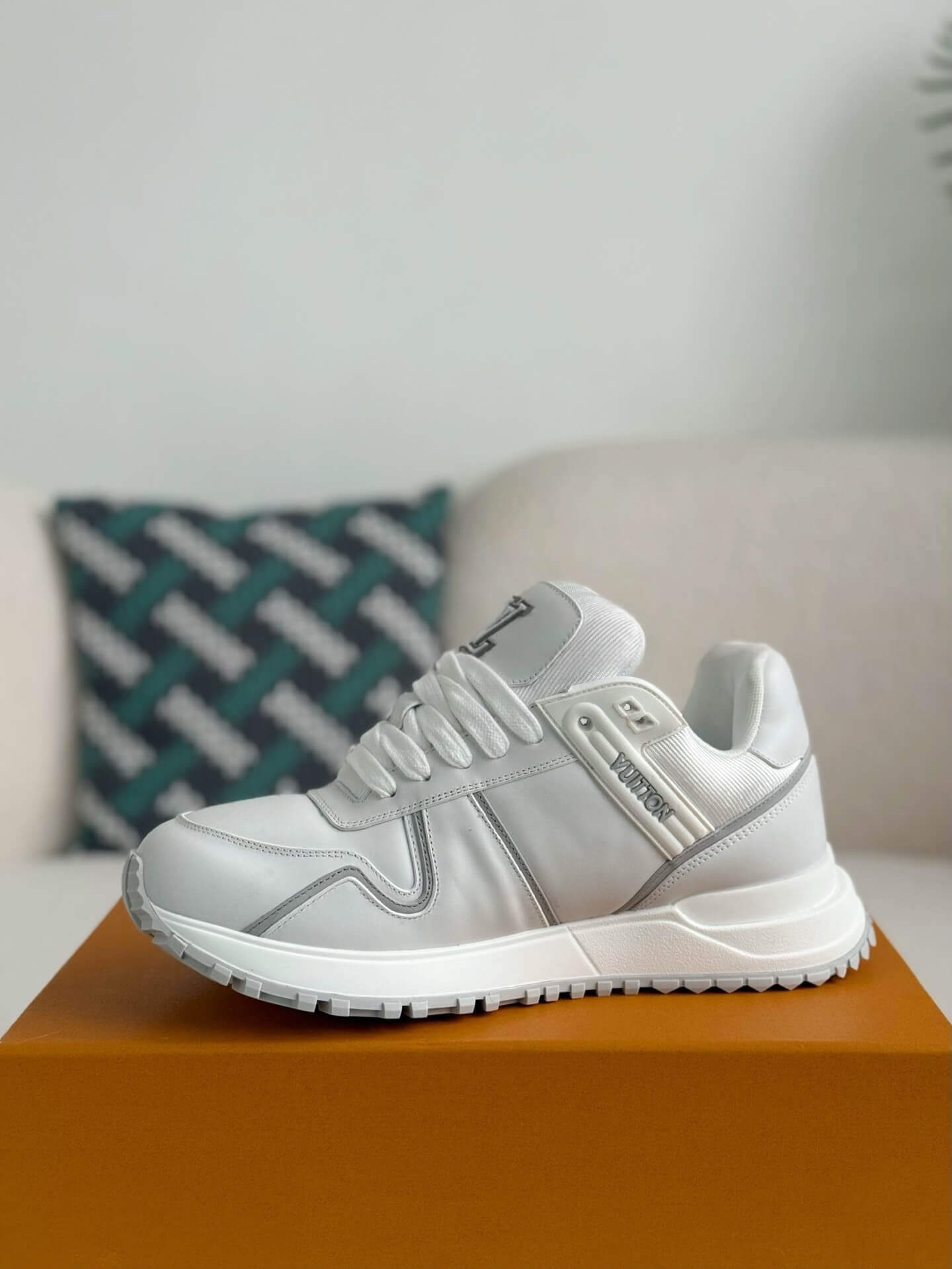 White Run Away L V Maxi Sneakers - Wolvess