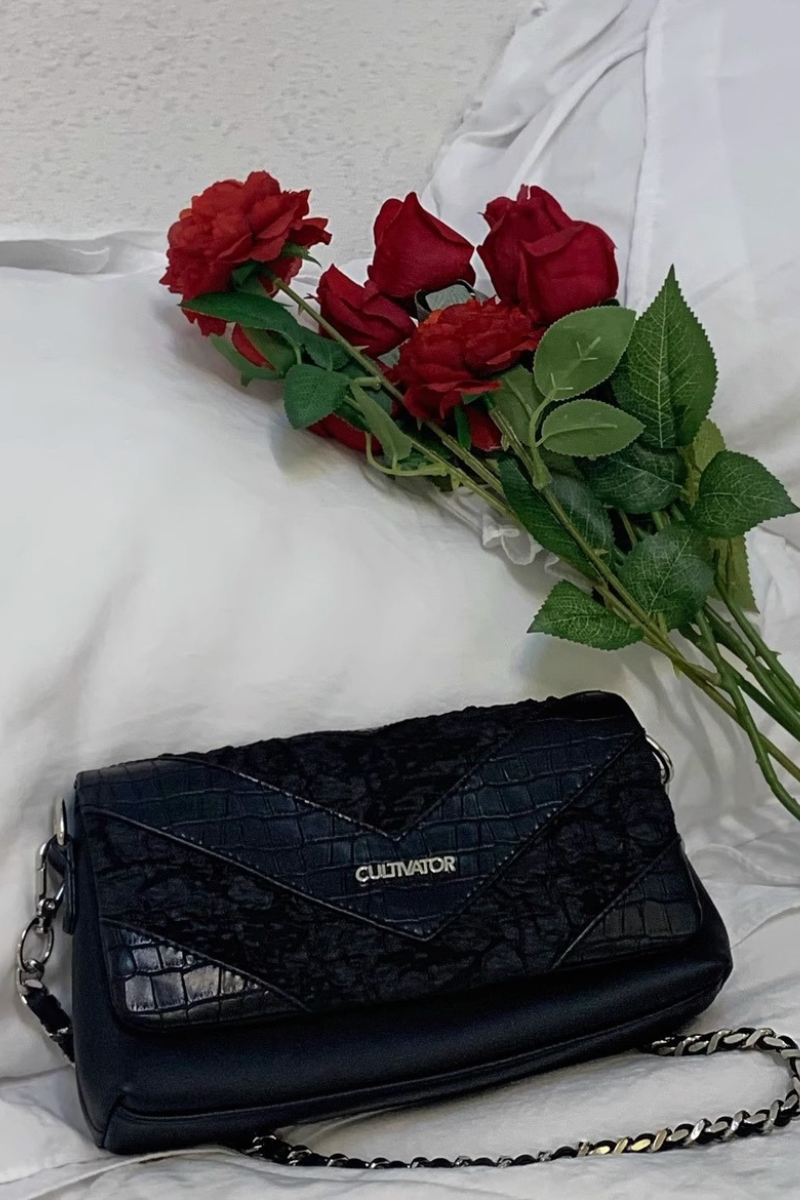 Snake Pattern Chain Shoulder Bag