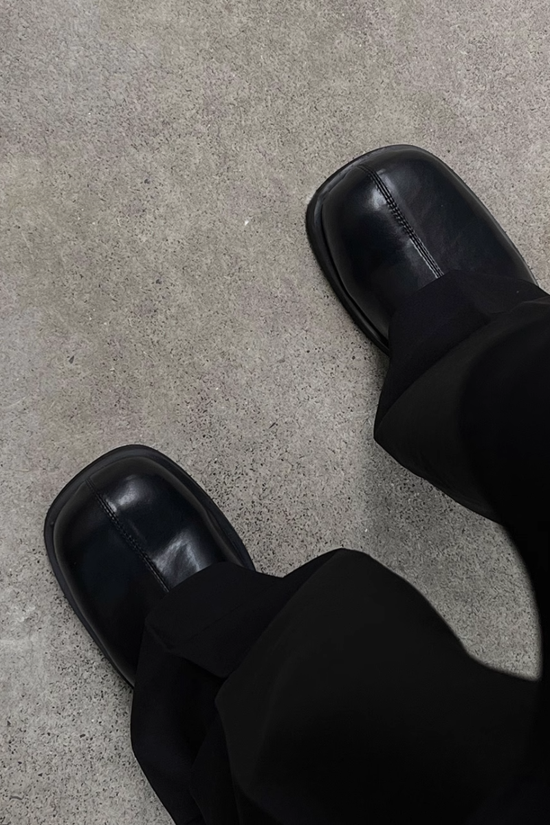 Black Minimalist Leather Mules - Wolvess