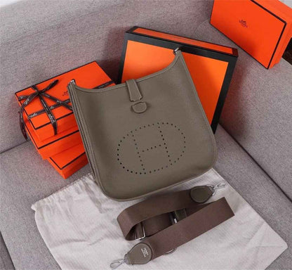 Sneakernational - Evelyne Bag 008