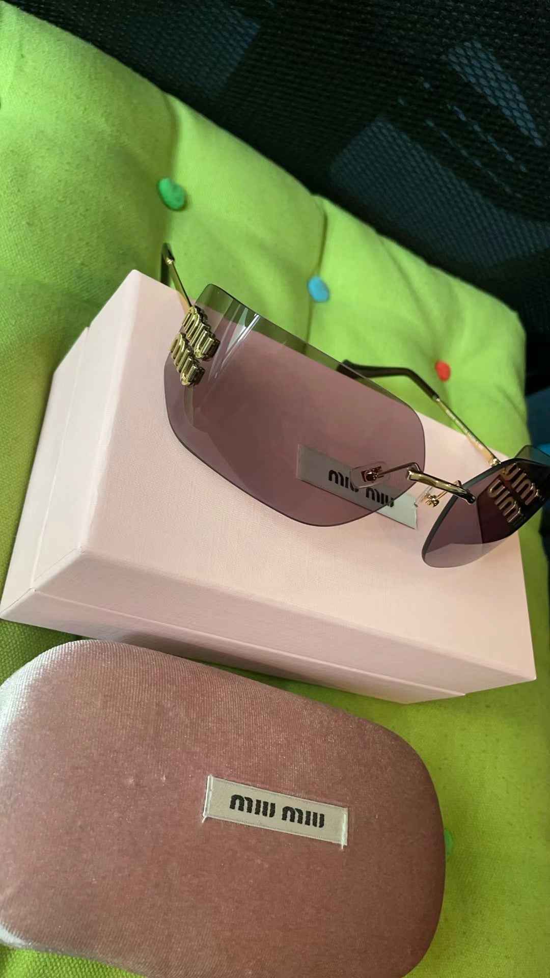 Men's and women's accessories sunglasses Miu