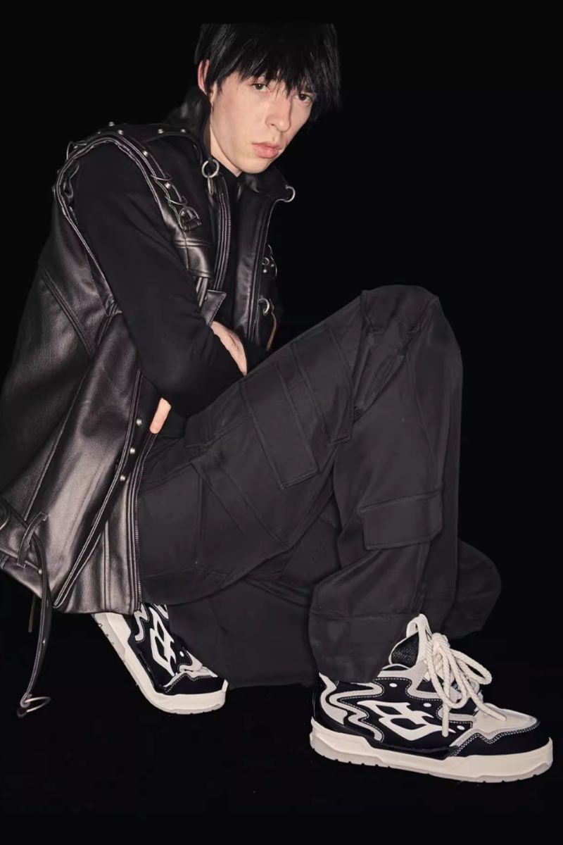 Black and White Retro Wave Sneakers - Wolvess