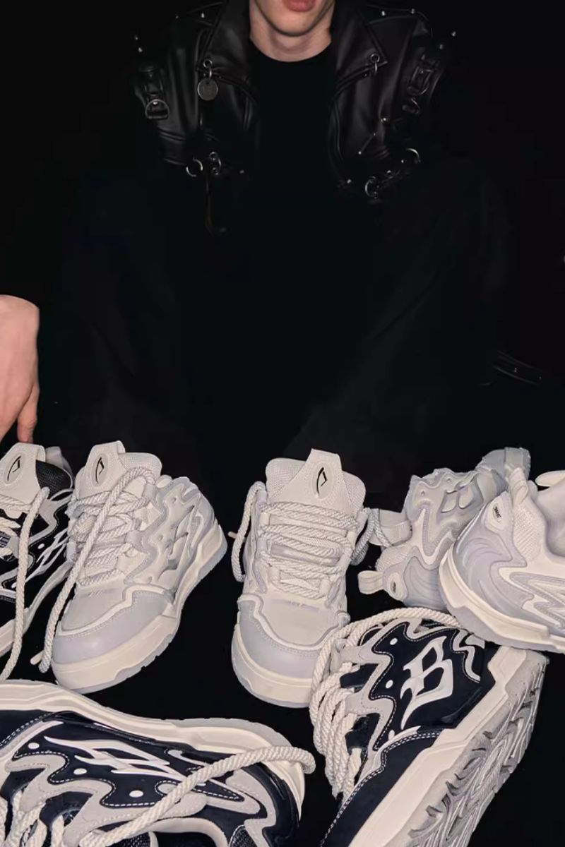 Black and White Retro Wave Sneakers - Wolvess