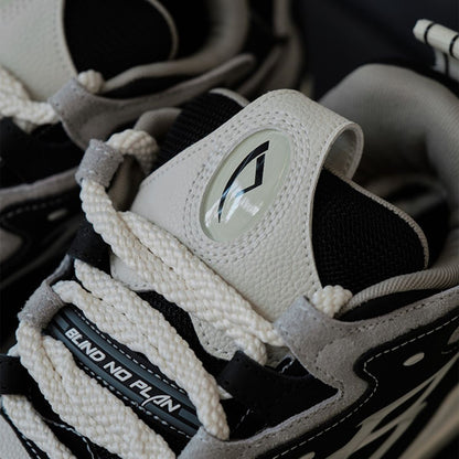 Black and White Retro Wave Sneakers - Wolvess