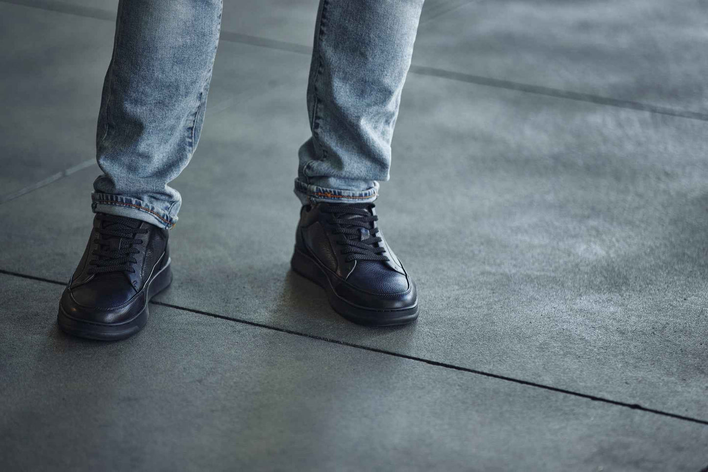 CALTO - Y7111 - 2.6 Inches Taller (Black) - Elevated Pebble Grain Leather Sneakers Tallmenshoes.com