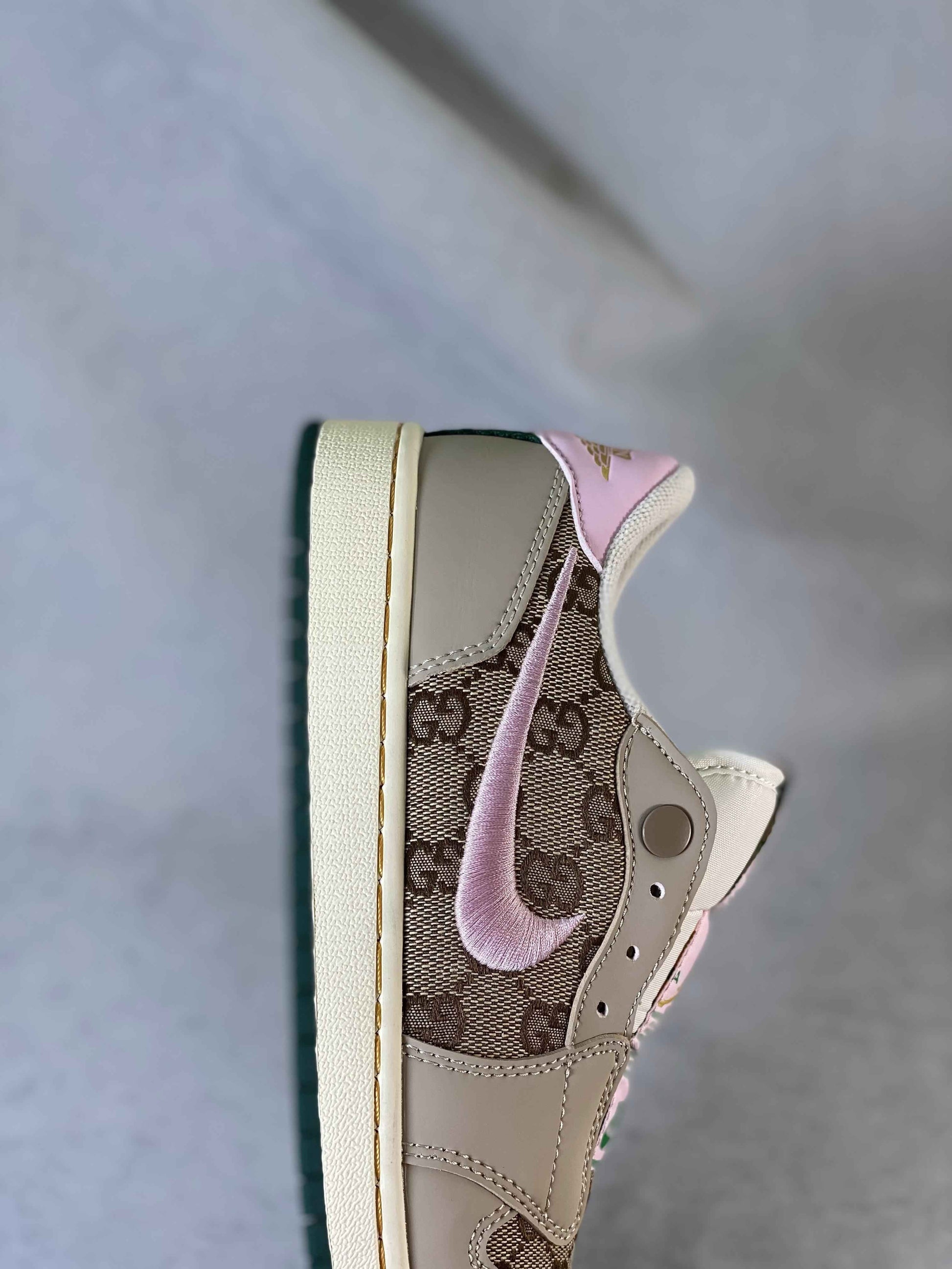 Custom GG x Air Jordan 1 Retro Low Slip AJ1 AV3918-398