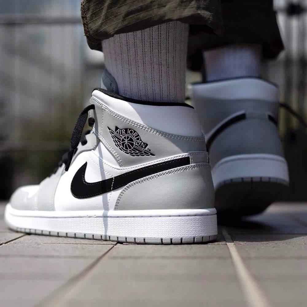 Air Jordan 1 Mid 'Smoke Grey' - Trendy Sneakers for Any Occasion