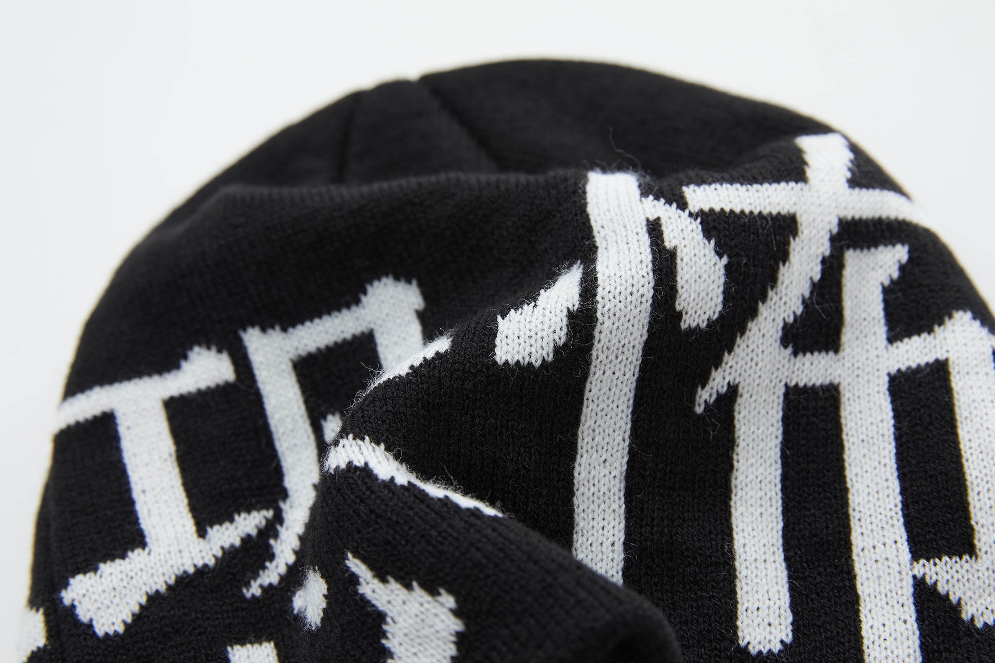 Gothic Rune Beanie - Wolvess