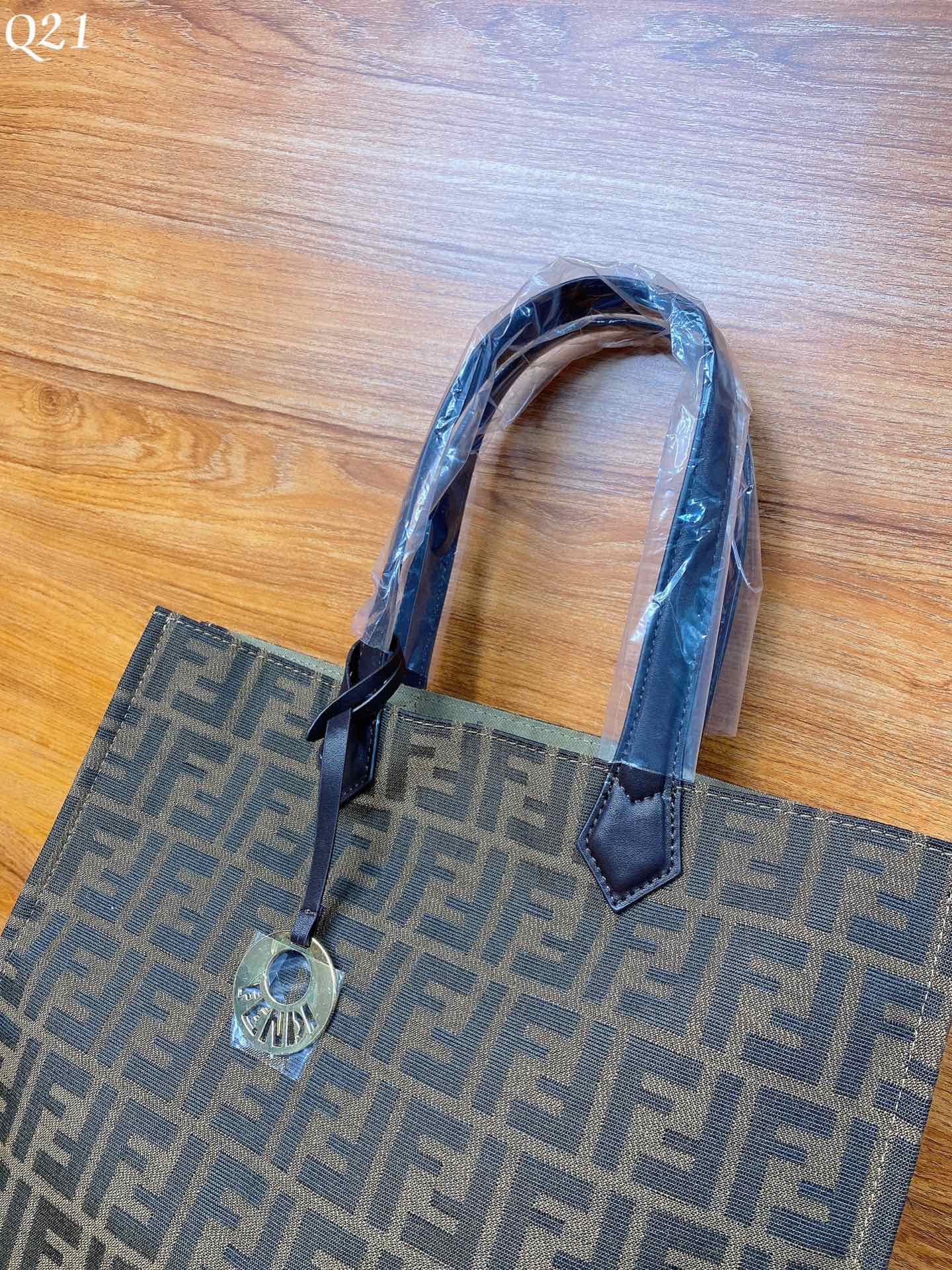 VL - Luxury Edition Bags FEI 146 Wolvess