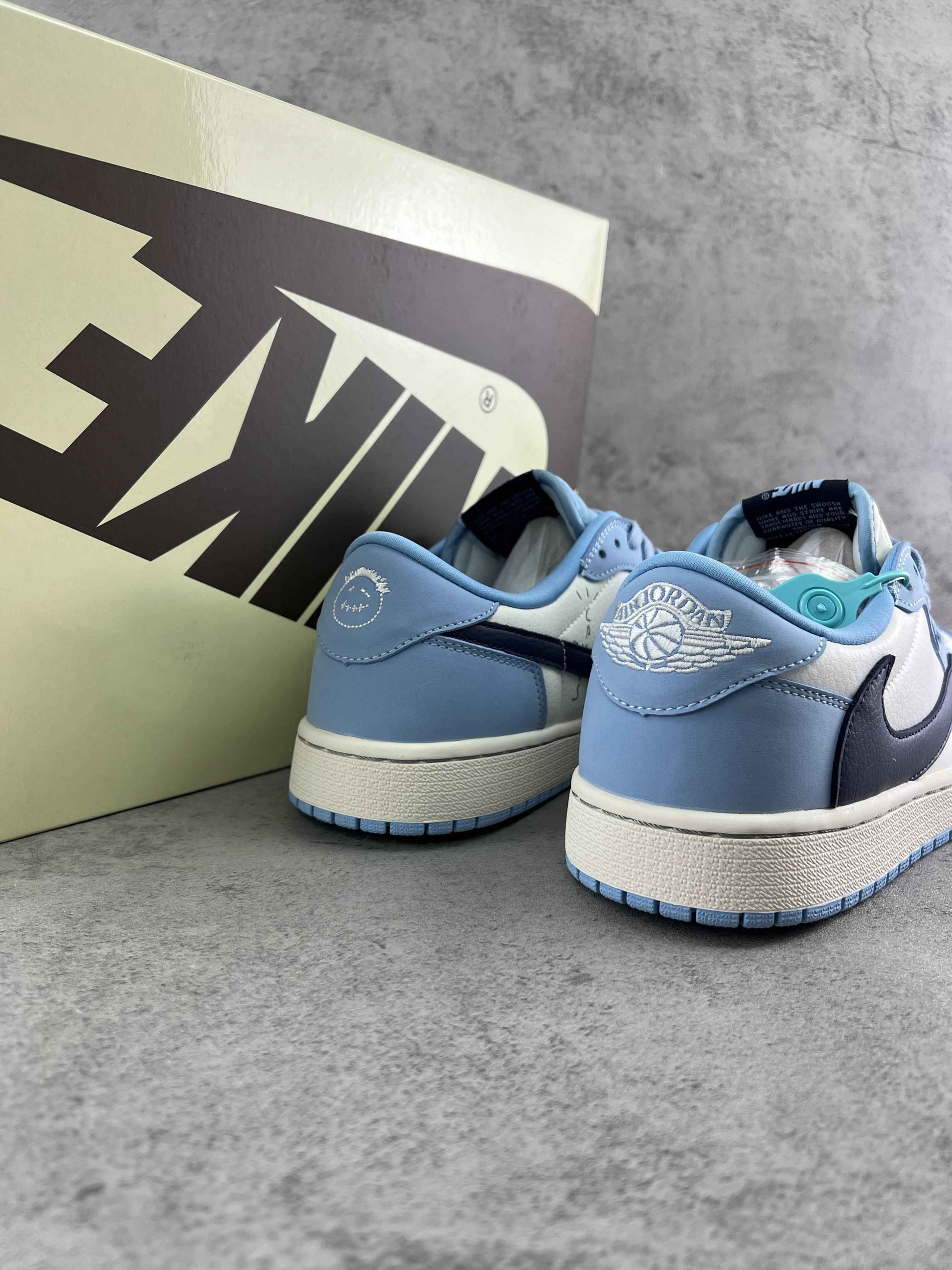 Custom Travis Scott x Air Jordan 1 DM7688 400