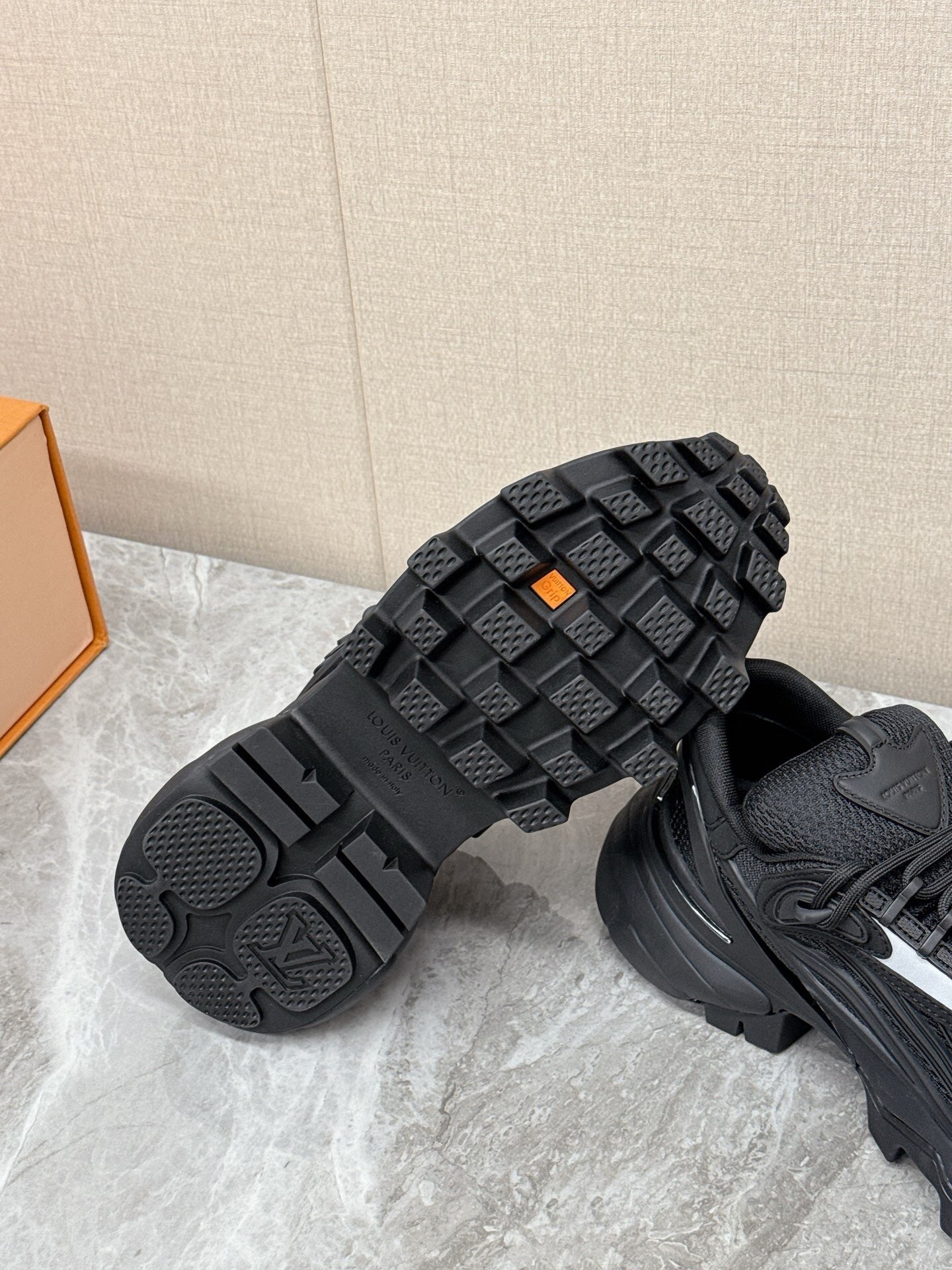 LV Monogram Runner AS00440 - Wolvess