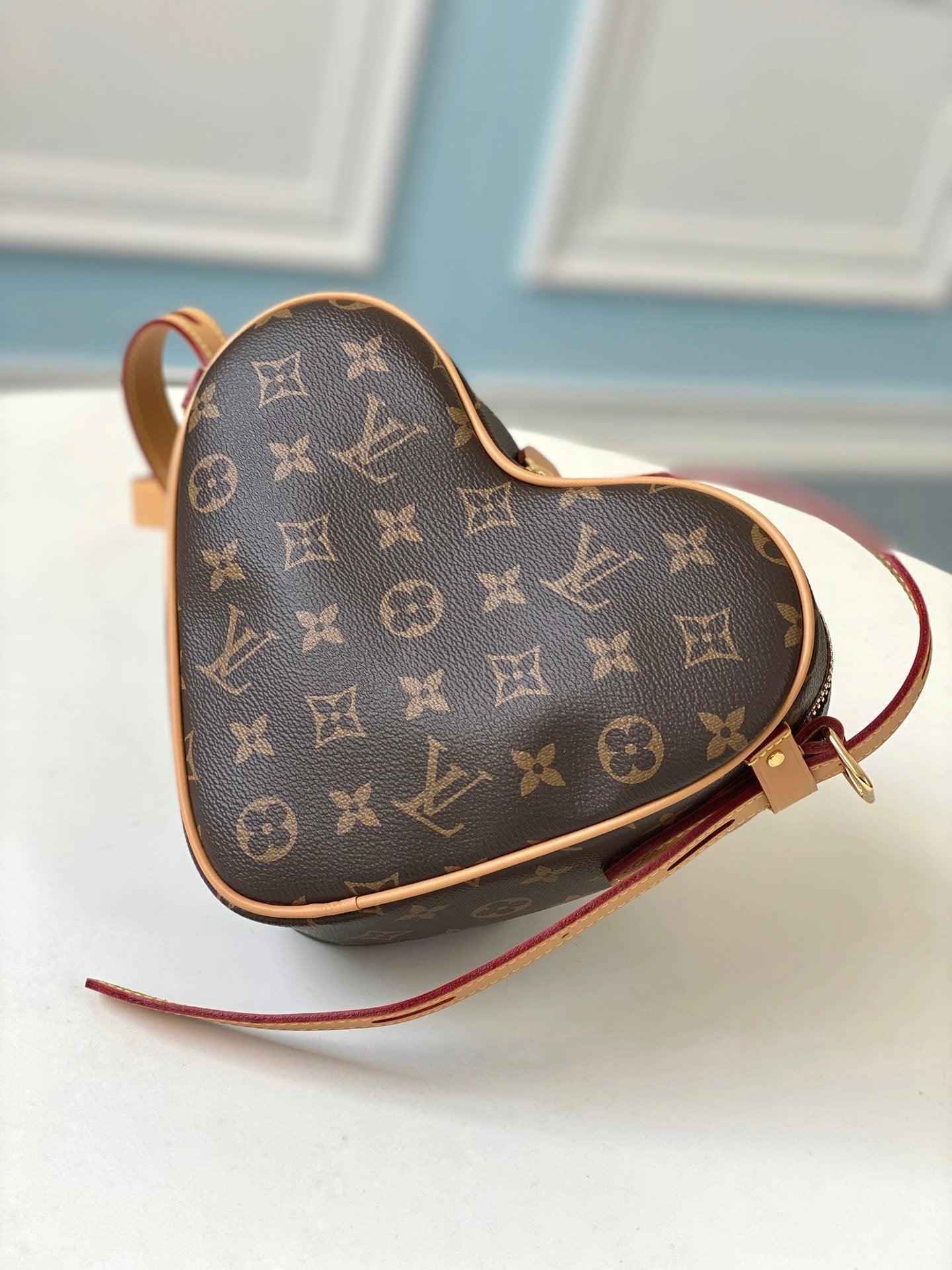 LV Game On Cœur MONOGRAM Nicolas Ghesquière A02