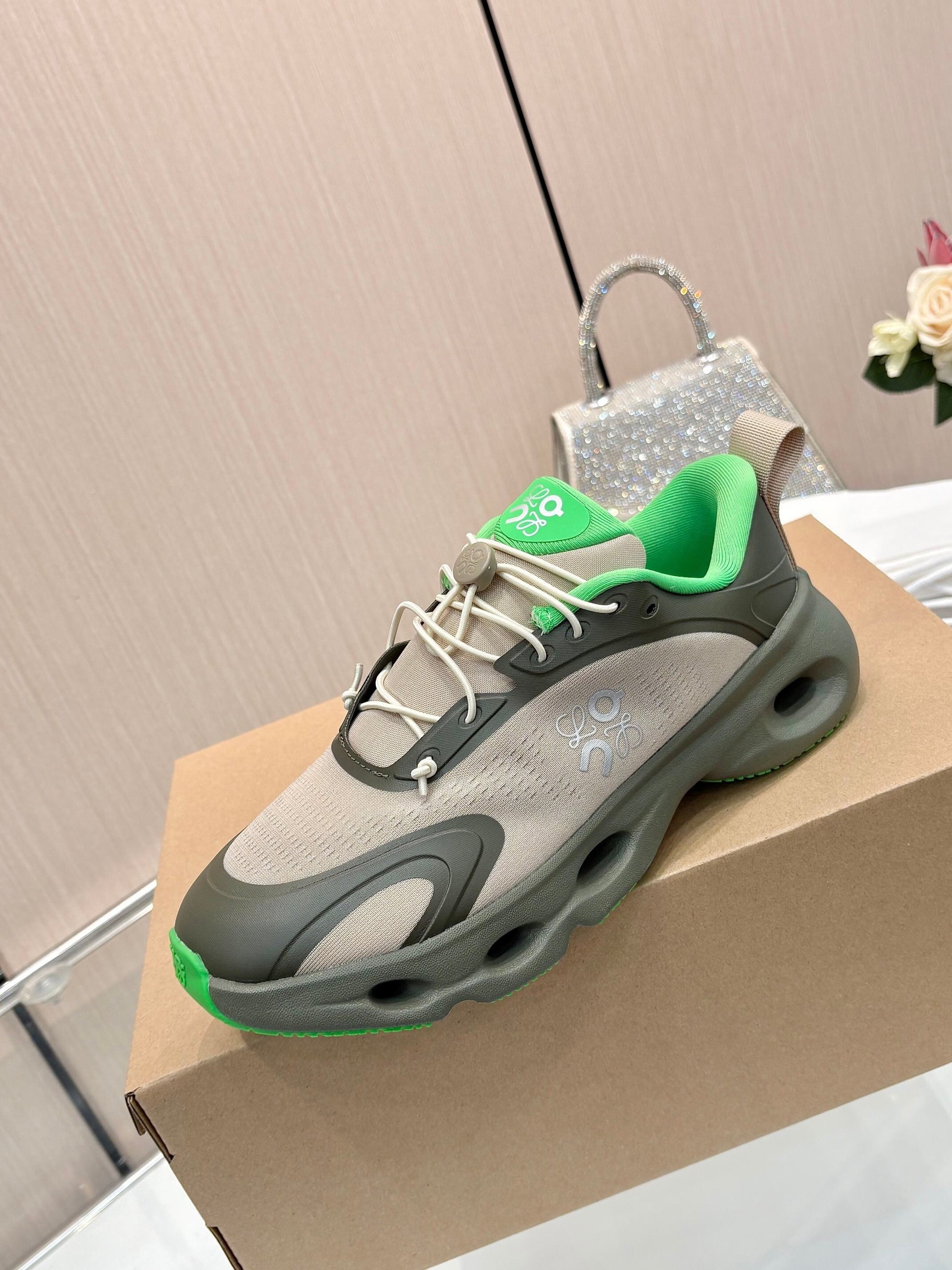 LOEWE x On Cloudsolo loewe
