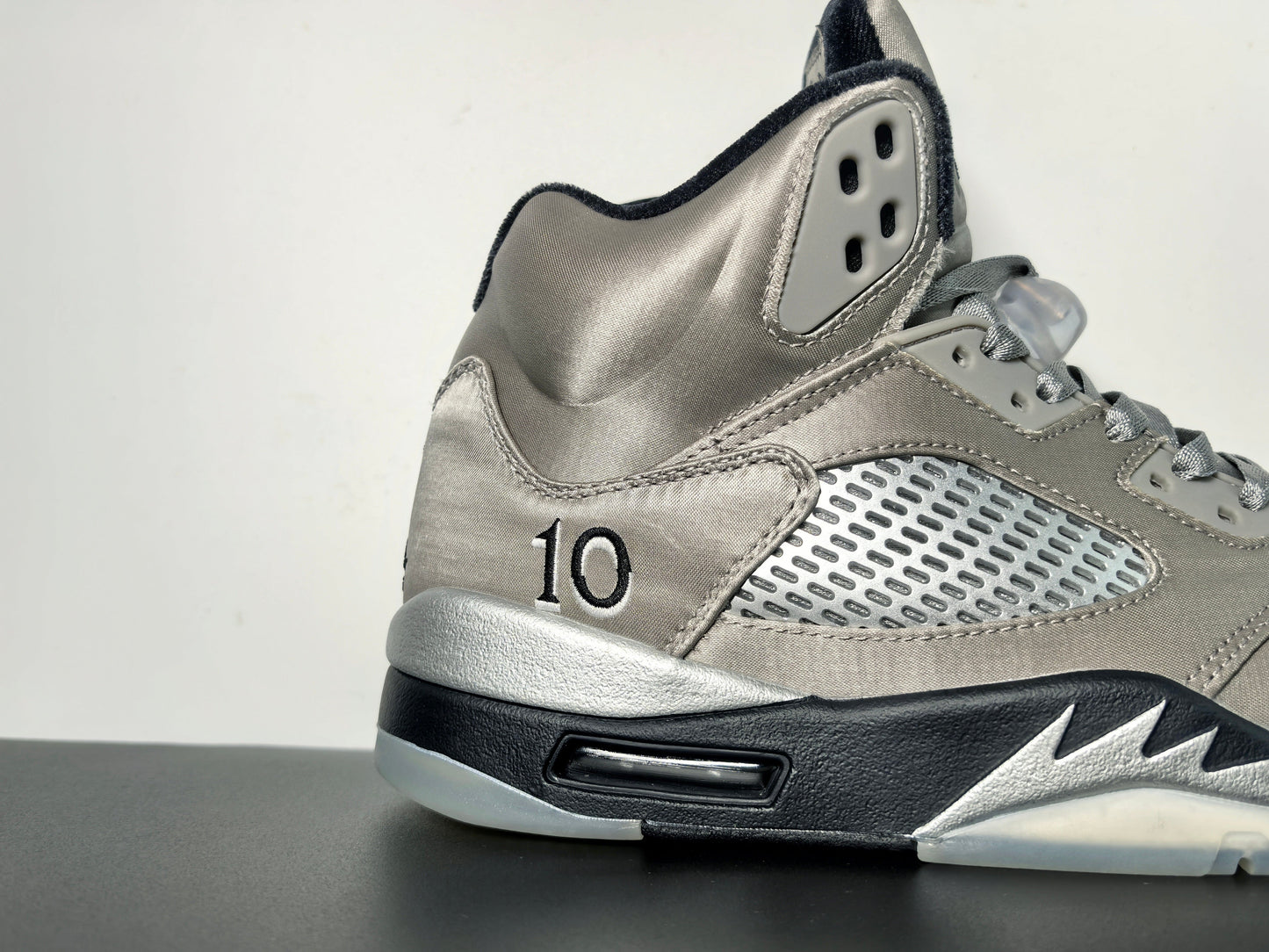 Air Jordan 5 WMNS “Wings”5 Luxury Urban Wear