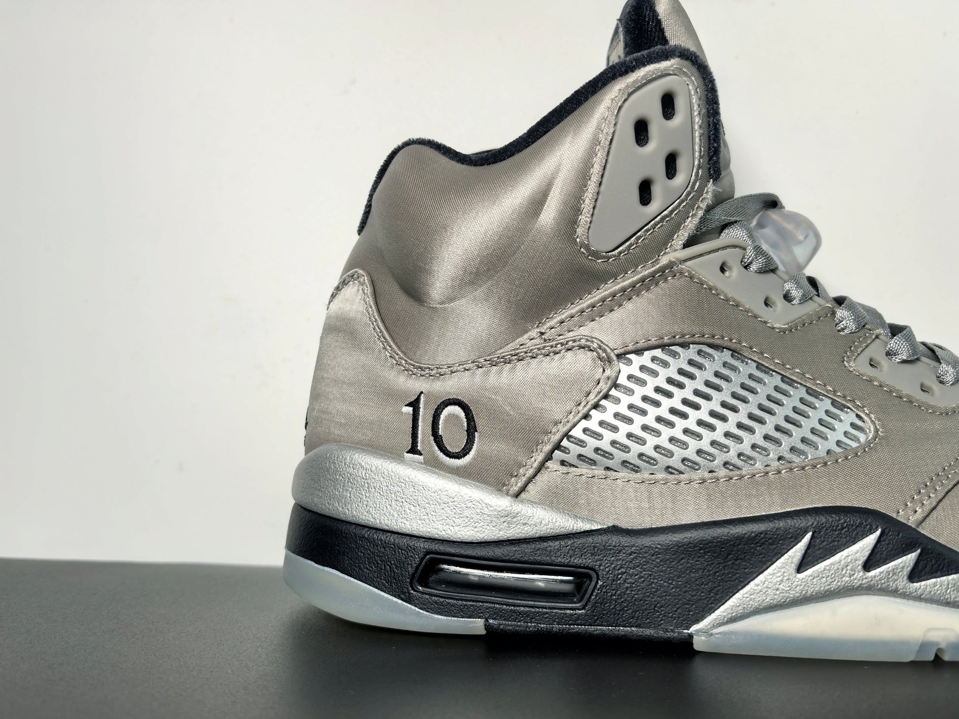 Air Jordan 5 WMNS “Wings”5 Luxury Urban Wear