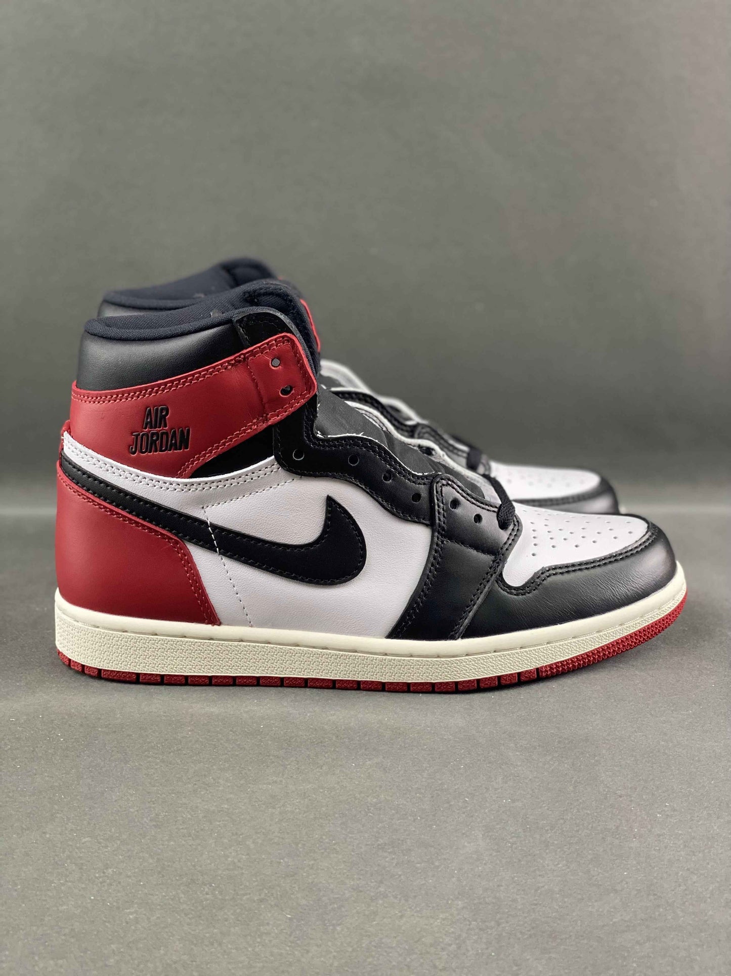 Custom Air Jordan 1 High OG“Black Toe Reimagined”
