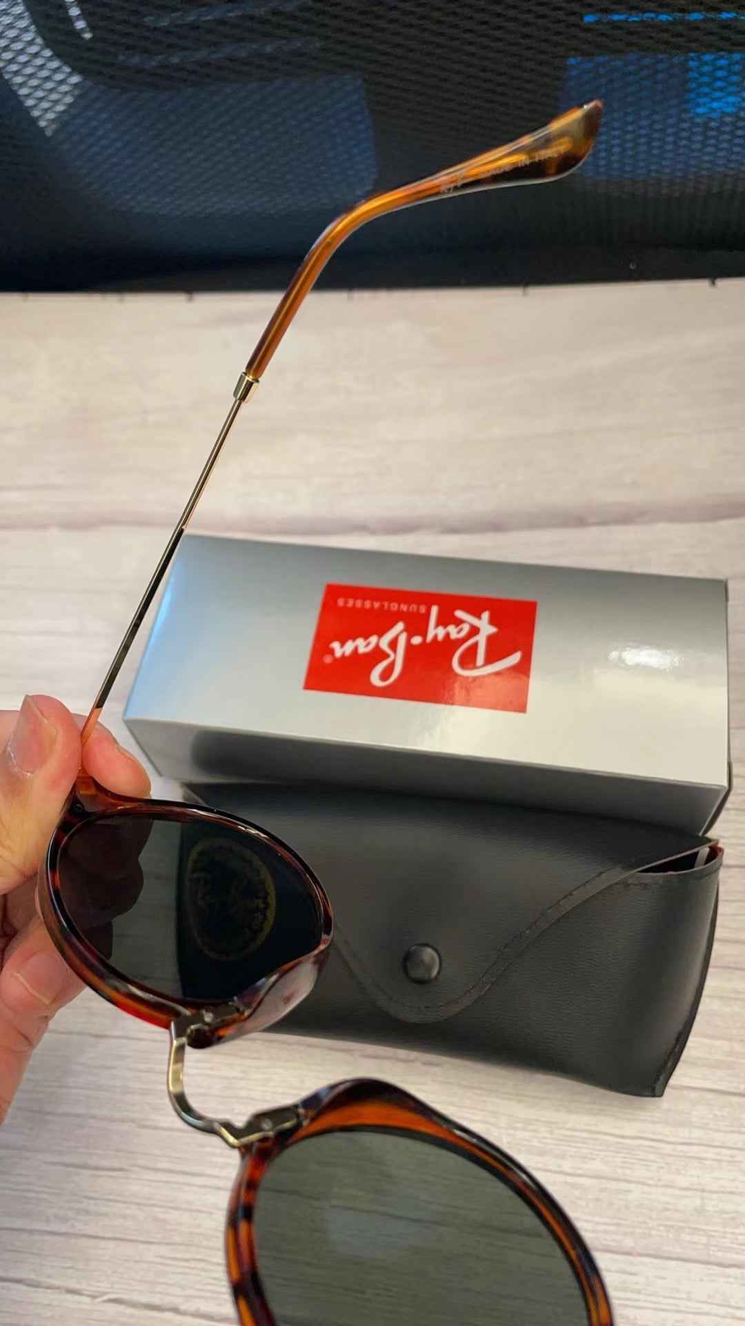 Men's and women's accessories R-B 2447