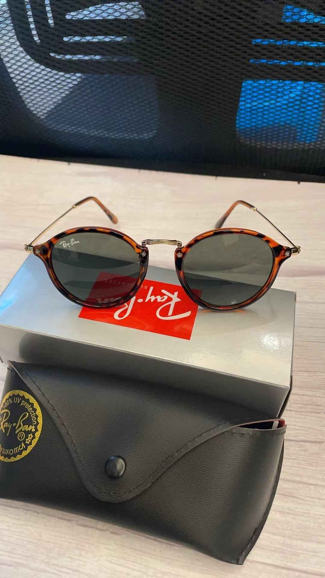 Men's and women's accessories R-B 2447