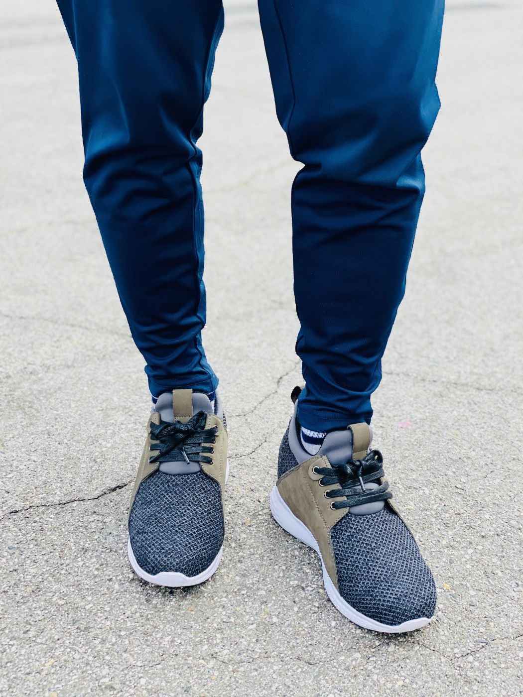 CALTO 3.2-Inch Taller Charcoal Men's Elevator Sneakers - H71923 Tallmenshoes.com