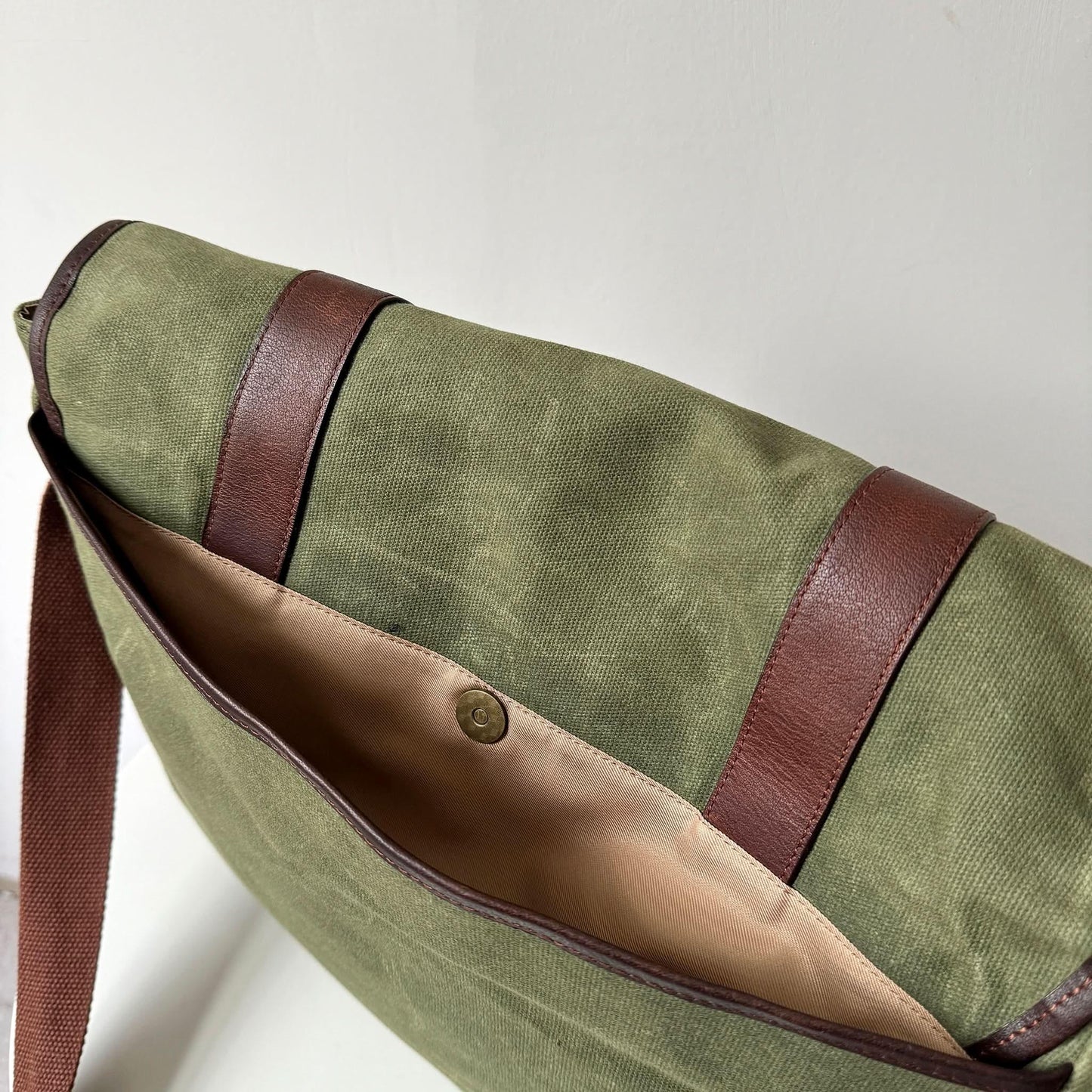 Maxwell Waxed Canvas Messenger Bag – Canvas & Leather Crossbody MiamiLeathers.com