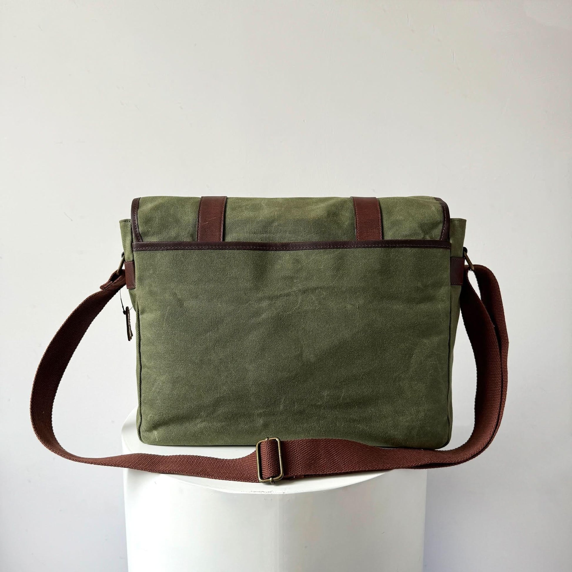 Maxwell Waxed Canvas Messenger Bag – Canvas & Leather Crossbody MiamiLeathers.com